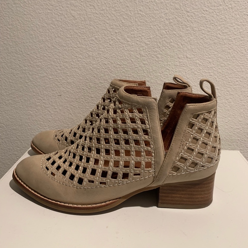 Jeffrey Campbell Taggart Bootie Beige Leather Size 7.5